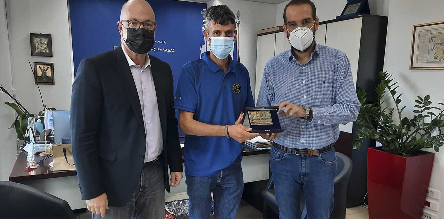 Ο νικητής του «Σπάρταθλον 2021», Φώτης Ζησιμόπουλος στον Περιφερειάρχη Δυτ. Ελλάδας Ν. Φαρμάκη