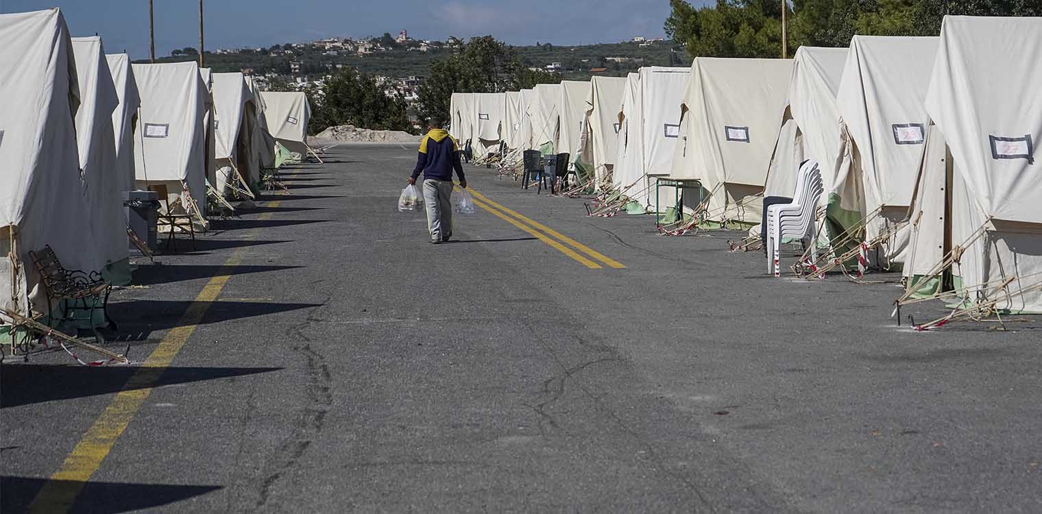 Σεισμός στην Κρήτη: Πάνω από 330 άνθρωποι εξακολουθούν να μένουν σε σκηνές - Μεταξύ τους 45 μικρά παιδιά
