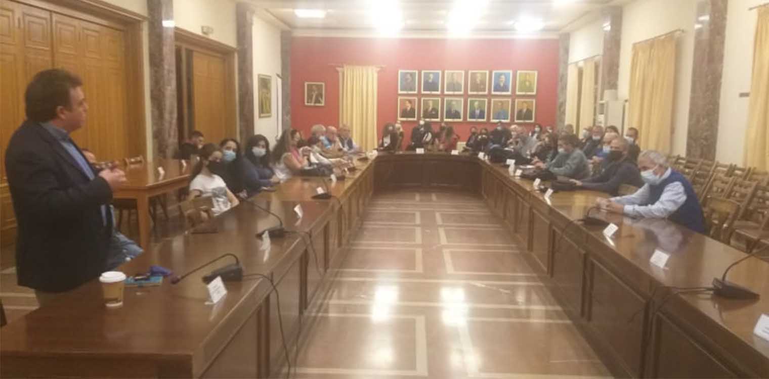 Σύσκεψη Αντωνακόπουλου με γονείς και εκπαιδευτικούς για τις συγχωνεύσεις τμημάτων