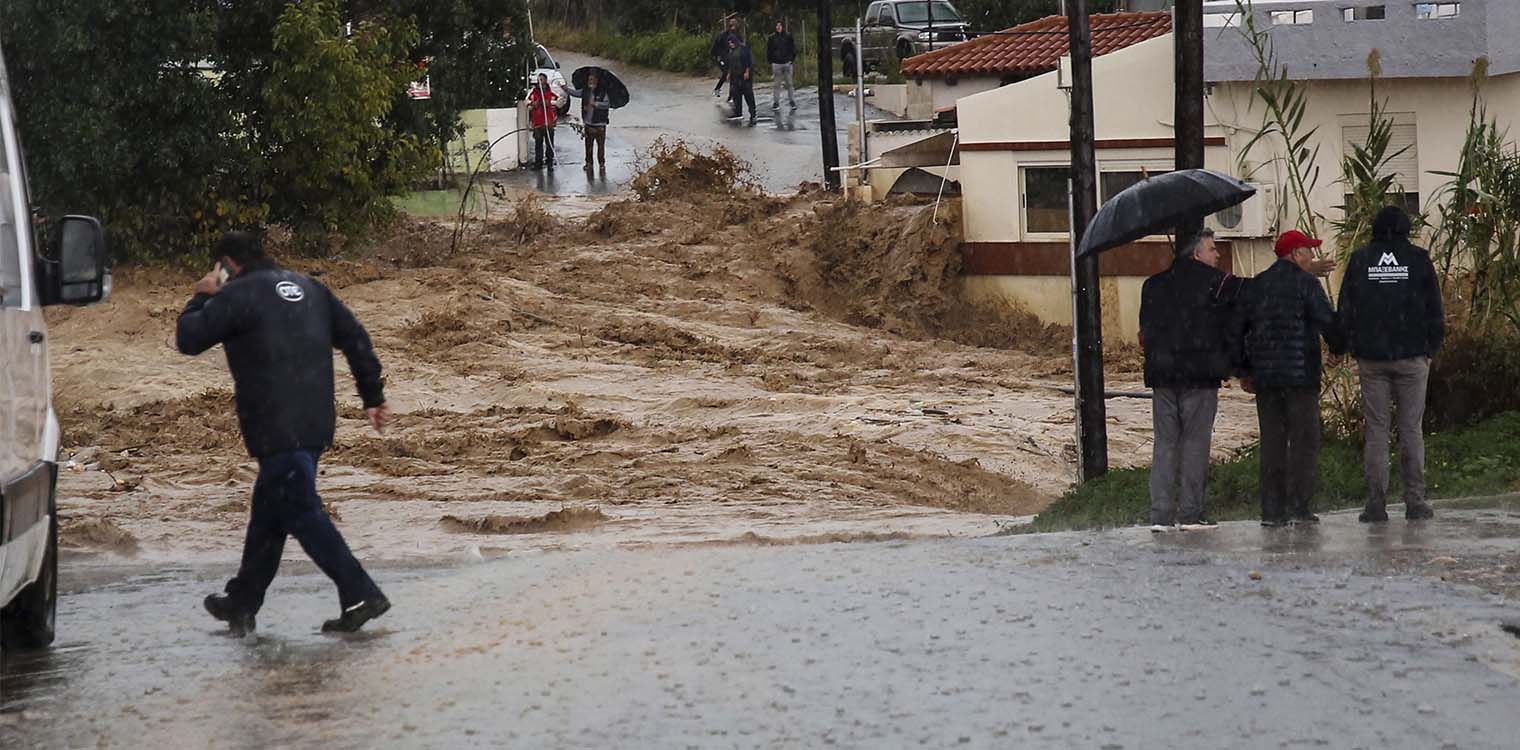 Kακοκαιρία «Ballos»: Μεγάλες καταστροφές σε σπίτια και καταστήματα στον Λαγκαδά Θεσσαλονίκης