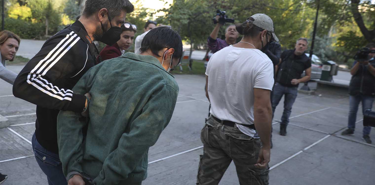 Την Δευτέρα θα απολογηθεί ο 19χρονος που κατηγορείται για την δολοφονία της μητέρας του