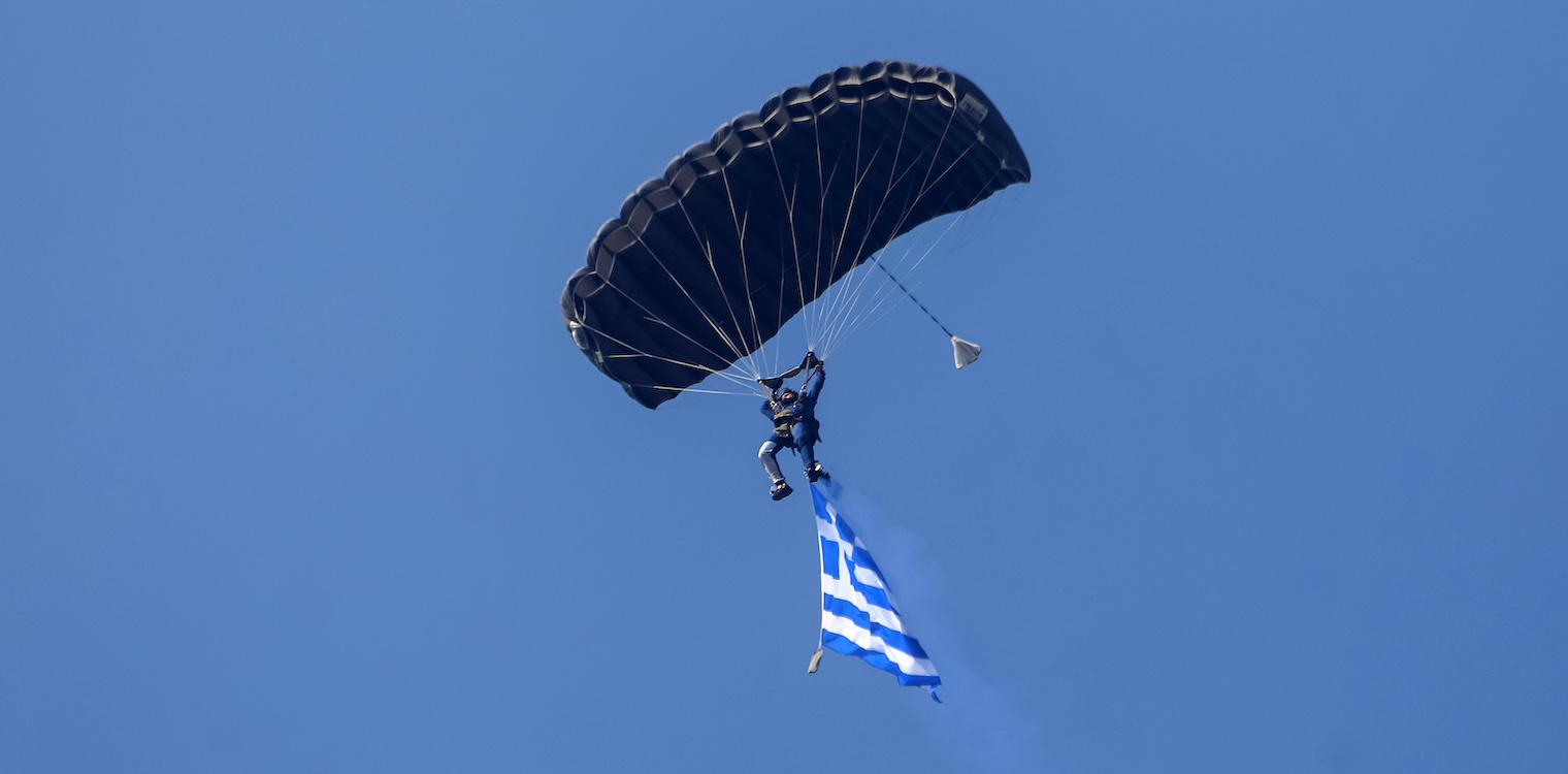 Έκλεψαν τις εντυπώσεις οι αλεξιπτωτιστές στην παρέλαση της Θεσσαλονίκης