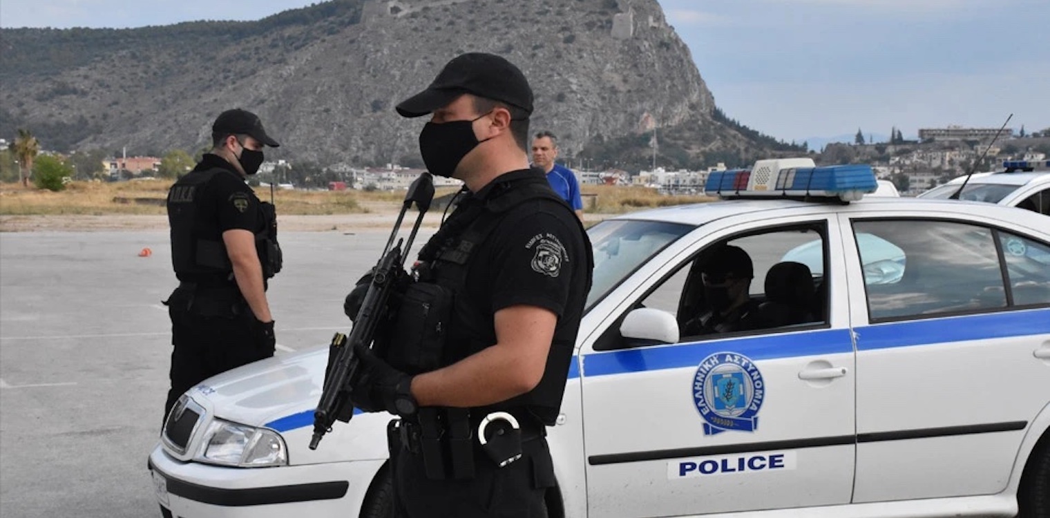 Επεισόδια με Ρομά στοv Ασπρόπυργο - Έκλεισαν την Αττική Οδό - Πετρόπολεμος με την ΕΛ.ΑΣ