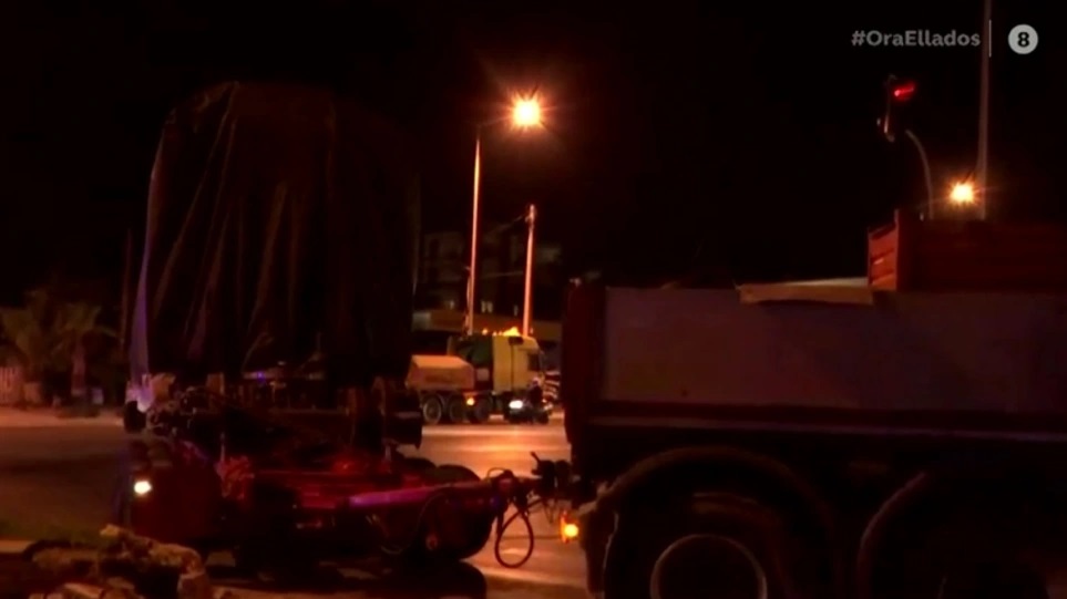 Θεσσαλονίκη: Κόλλησε νταλίκα με βαγόνι του Μετρό