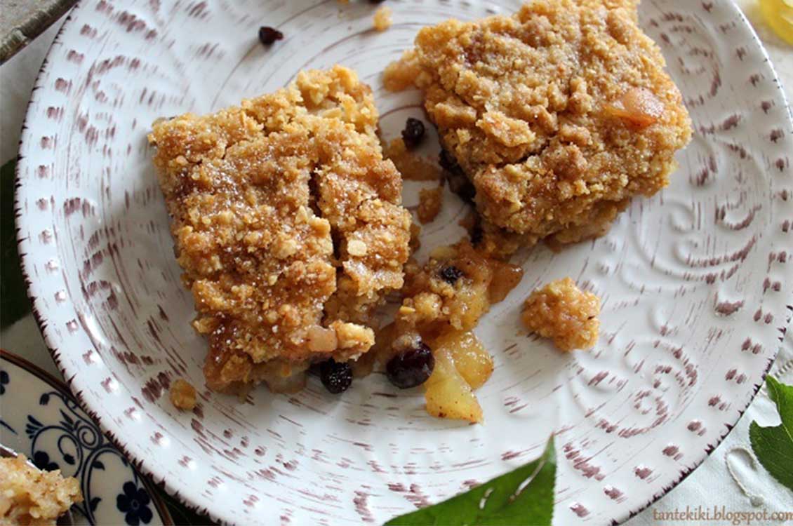 Φθινοπωρινό crumble με αχλάδια, μήλα και μούσλι