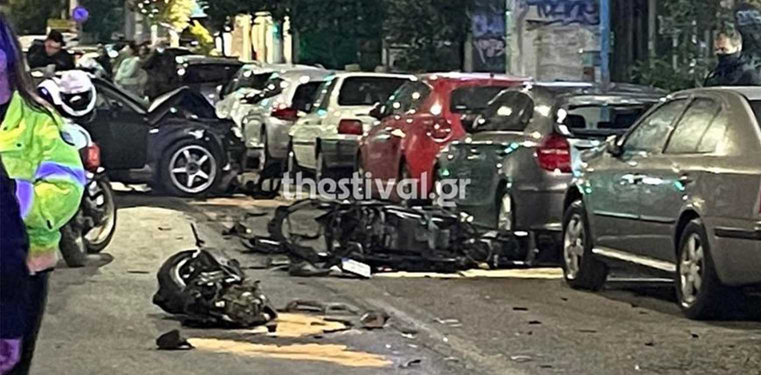 Βίντεο ντοκουμέντο: Με ιλιγγιώδη ταχύτητα έπεσε ο νεαρός οδηγός στον ντελιβερά στη Θεσσαλονίκη