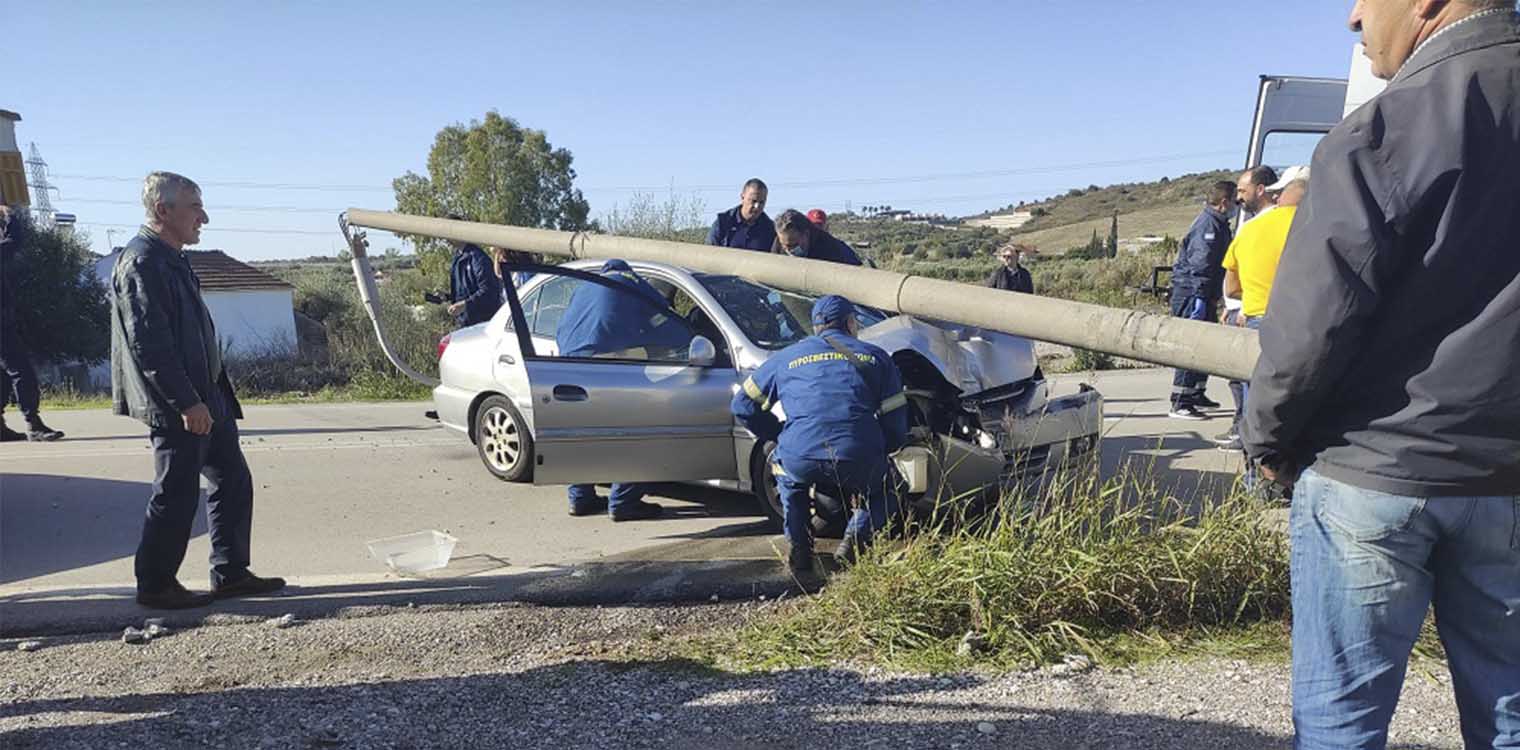 Αγρίνιο: Σοβαρά τραυματίας οδηγός από εκτροπή και πρόσκρουση σε κολώνα