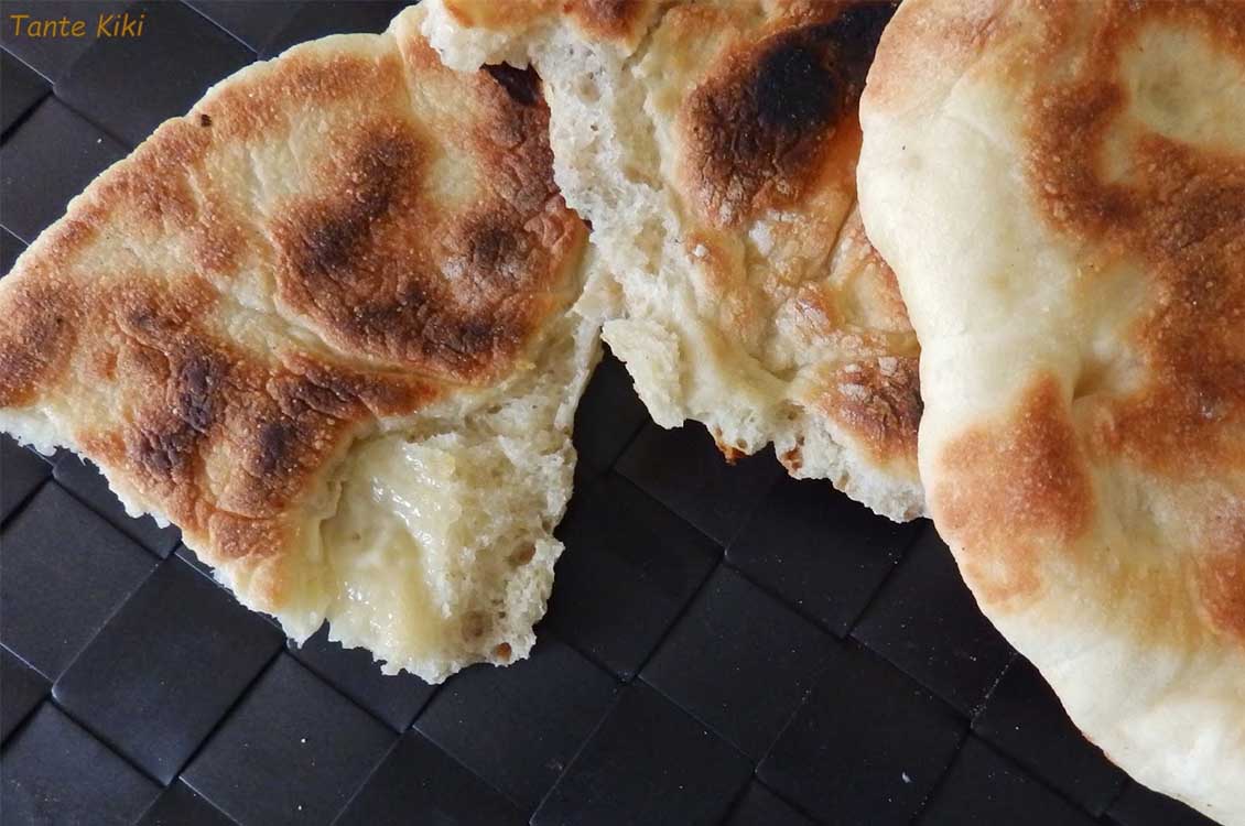 Ψωμάκια Ναάν με "La vache qui rit" ή γαλλικά ...τυρόψωμα;