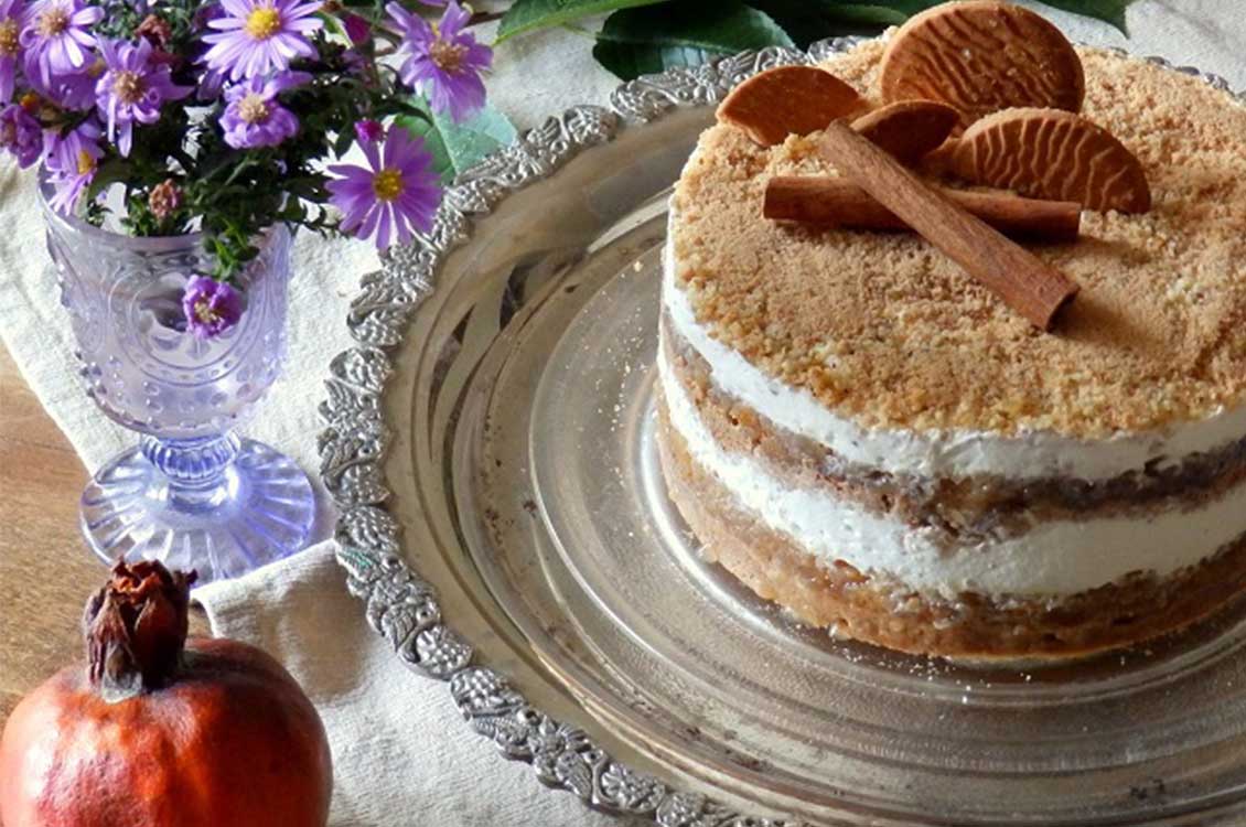 Τούρτα cheesecake μήλου με μπισκότα κανέλας