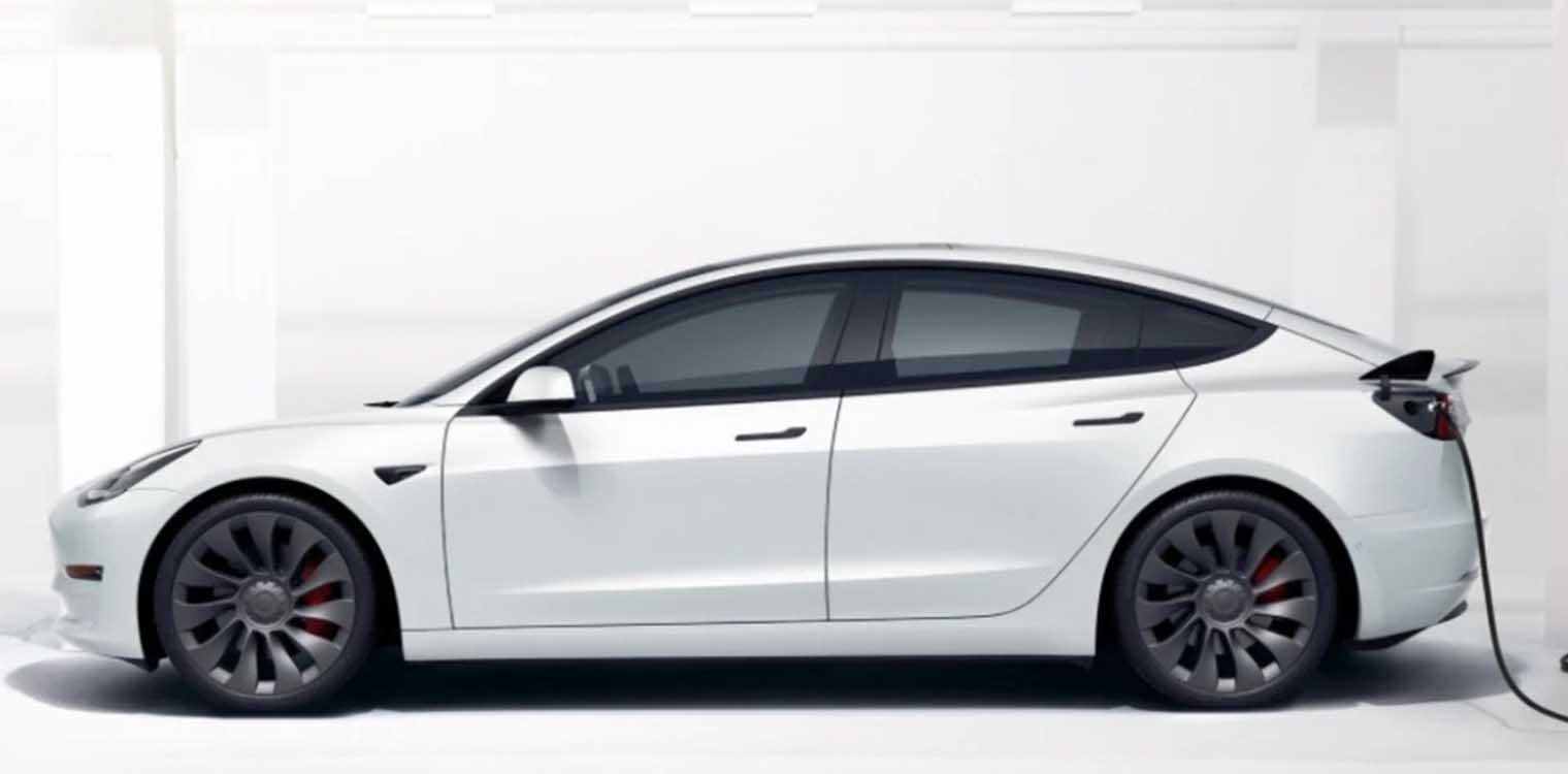 Tesla: Γροθιά σε premium κατασκευαστές