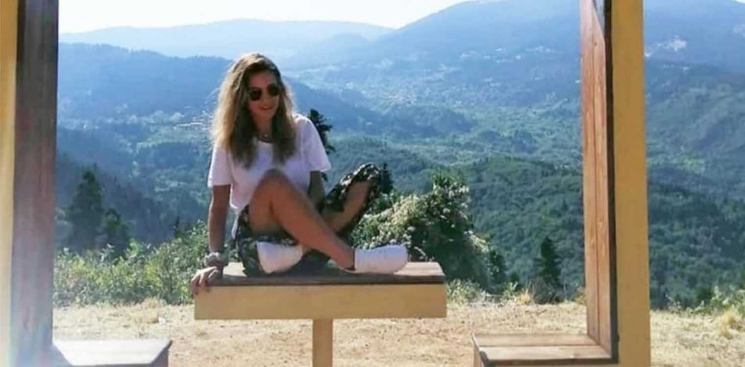 Η μητέρα της Γαρυφαλλιάς παρέλαβε το μεταπτυχιακό της κόρης της: «Κοίτα, τα κατάφερες κορίτσι μου!»