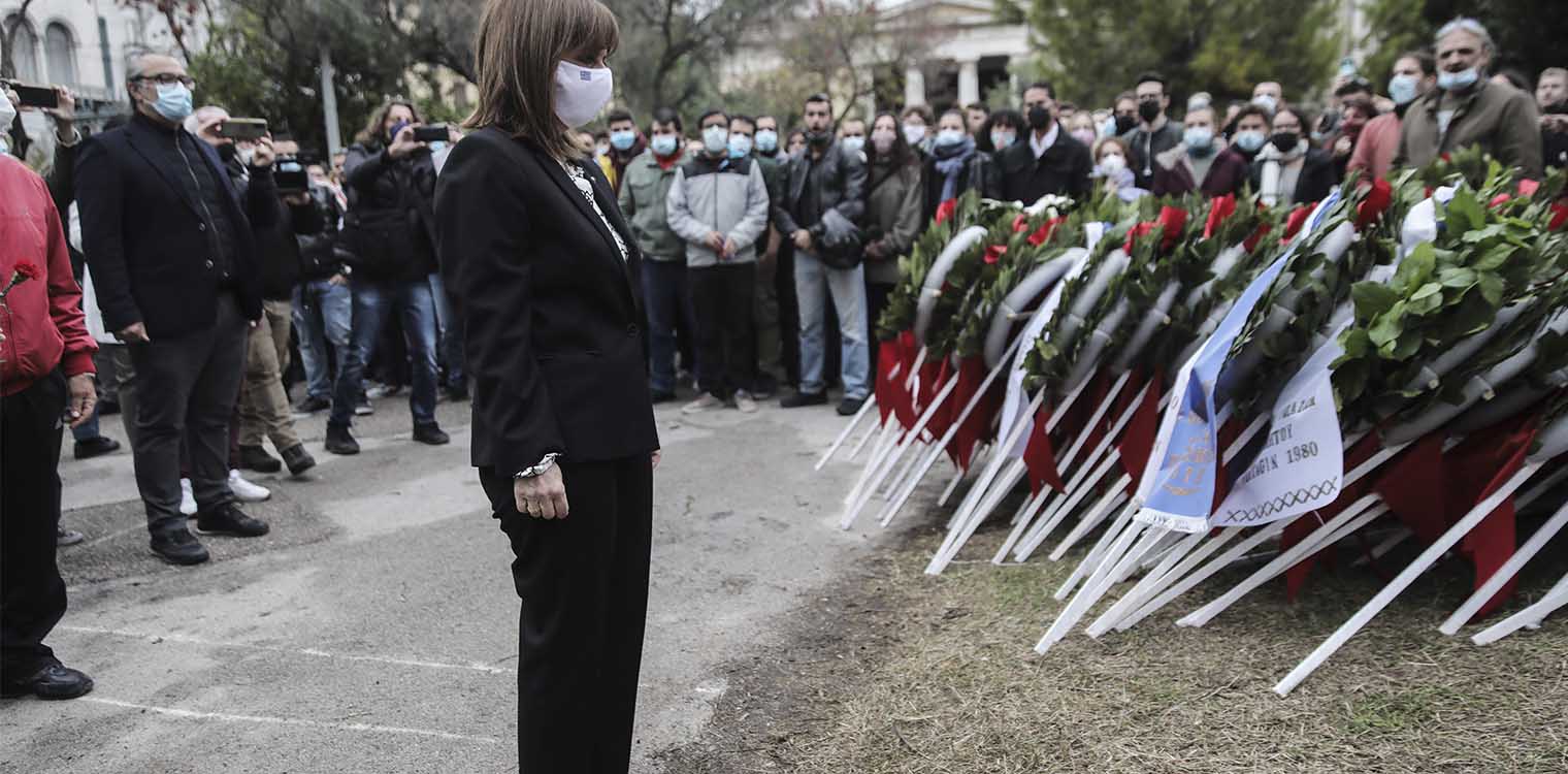 Πολυτεχνείο: Κατέθεσε στεφάνι η Κατερίνα Σακελλαροπούλου