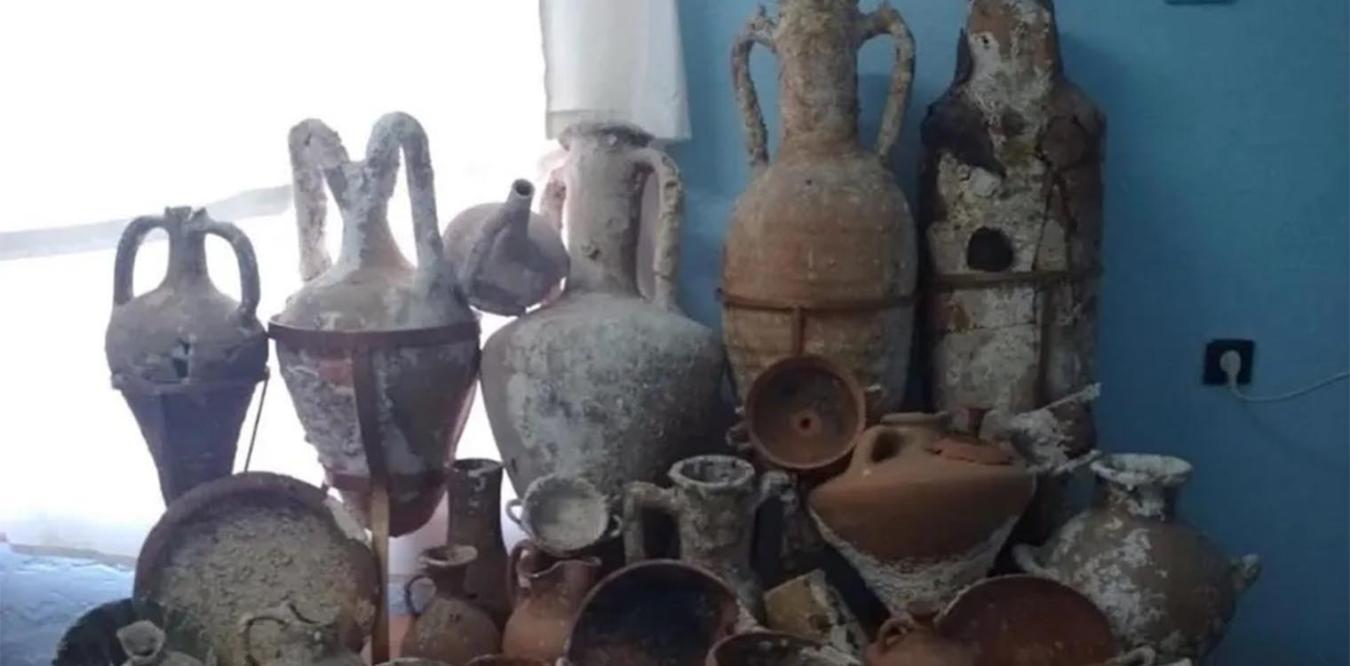 Με... 39 αρχαιότητες διακόσμησε το σπίτι της στην Κάλυμνο