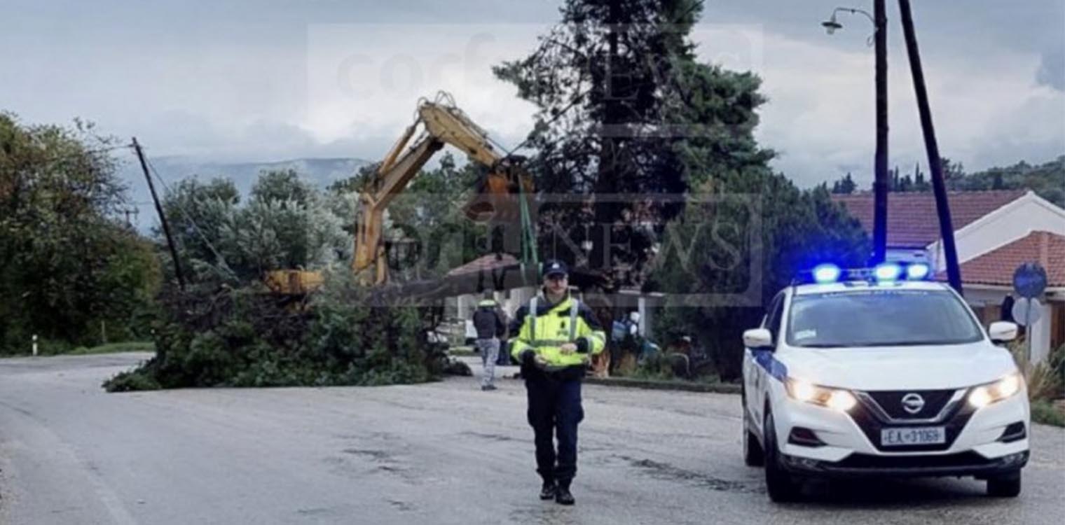 Κέρκυρα: Θυελλώδεις άνεμοι στο νησί με πτώσεις δέντρων και δεμένα πλοία