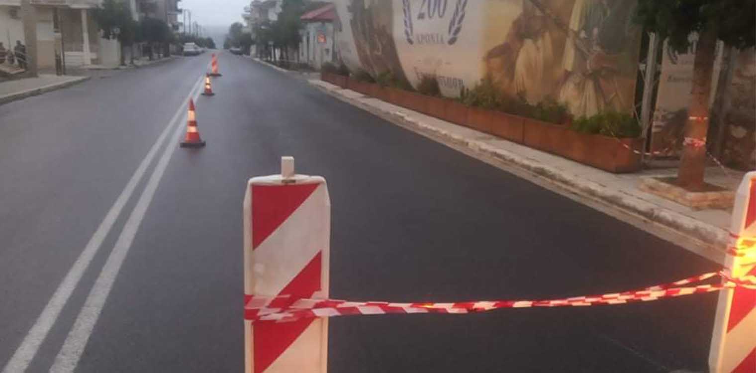 Κυπαρισσία: «Στράβωσε» και «κόπηκε» μεταλλικός σκελετός με μουσαμά σε κεντρικό δρόμο