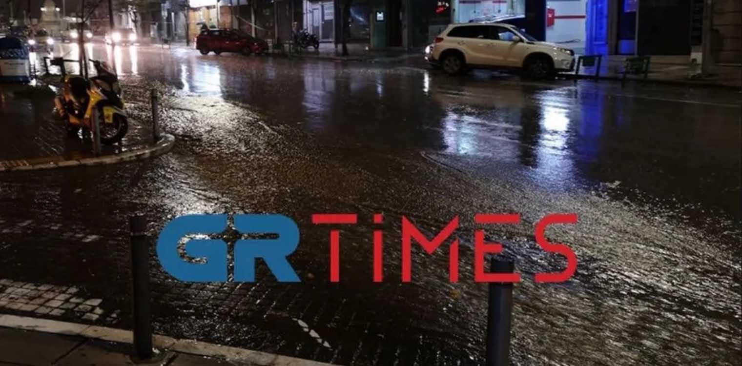 Κακοκαιρία: Προβλήματα σε Αττική και Θεσσαλονίκη από την ισχυρή καταιγίδα