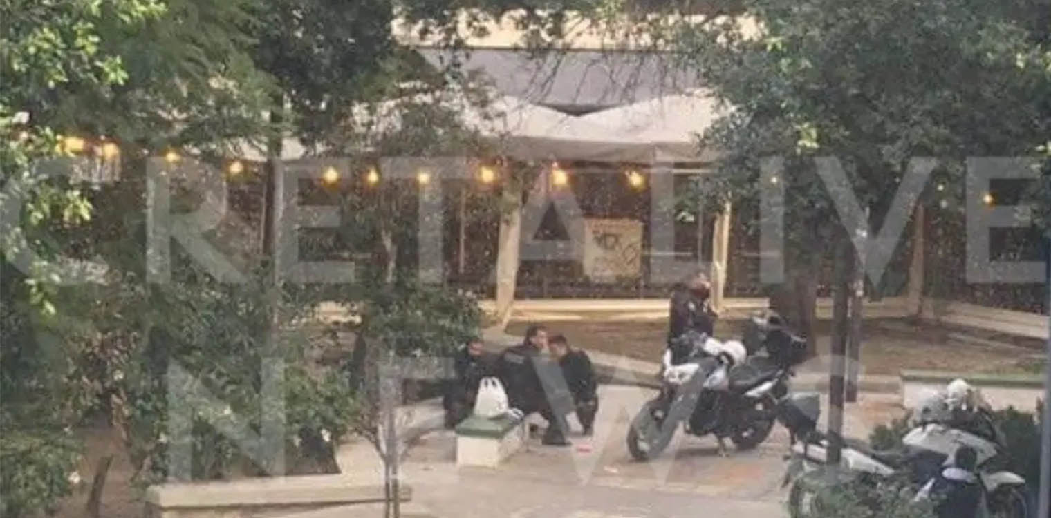Αστυνομικοί της ΔΙ.ΑΣ βρήκαν μέσα σε χαρτόκουτα ένα κοριτσάκι σε πλατεία του Ηρακλείου