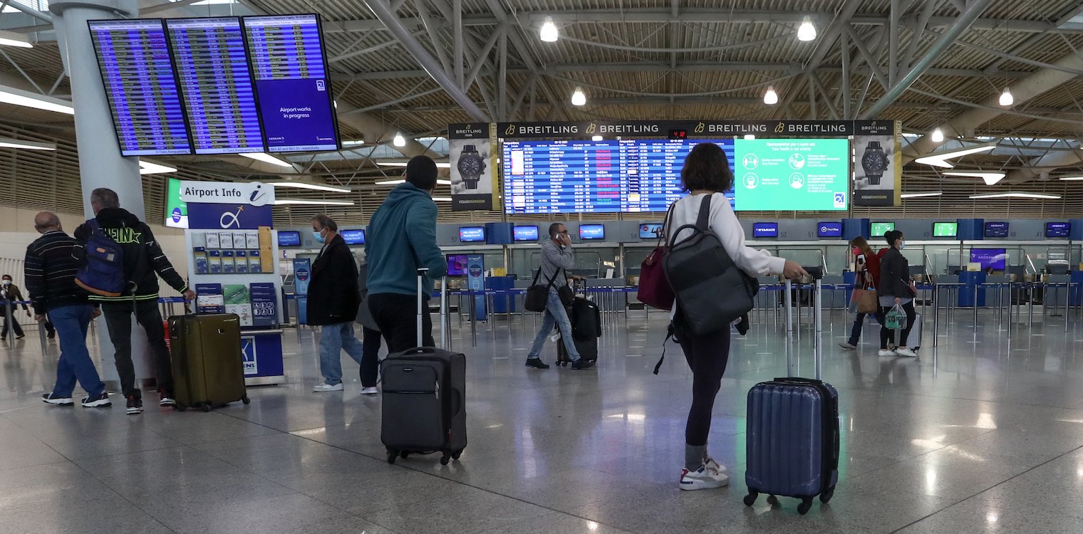 Μετάλλαξη Όμικρον: 6.300 πτήσεις ακυρώθηκαν το Σαββατοκύριακο των Χριστουγέννων