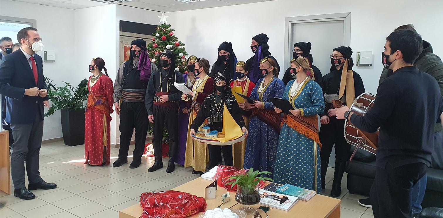 Ευχές και Χριστουγεννιάτικα Κάλαντα στον Περιφερειάρχη Δυτικής Ελλάδας Ν. Φαρμάκη