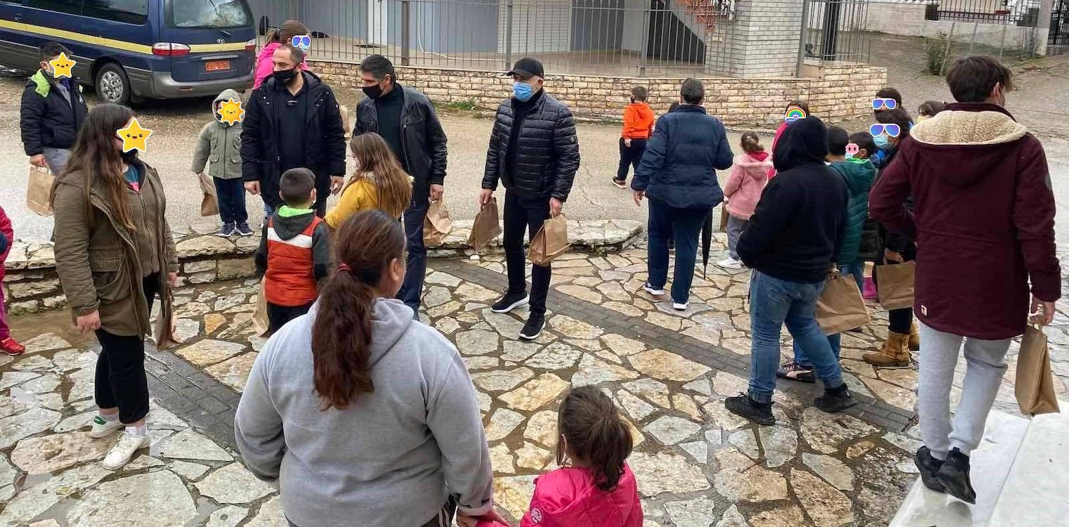 Δήμος Πύργου: Παιχνίδια και γλυκά στα παιδιά των ορεινών και πυρόπληκτων περιοχών