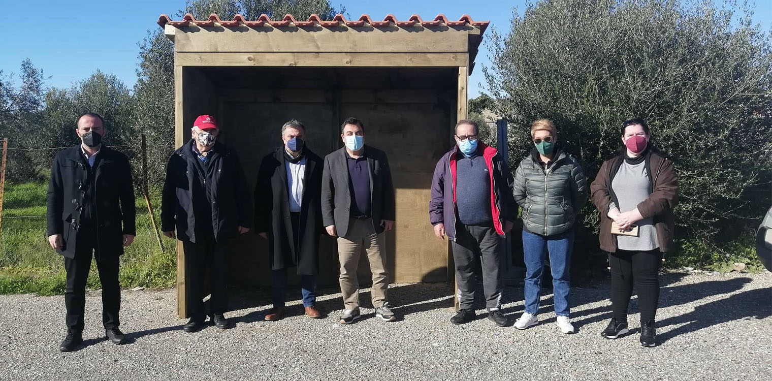 Δήμος Πύργου: Τοποθετήθηκε στέγαστρο στη στάση λεωφορείου για τους μαθητές της Μυρτιάς