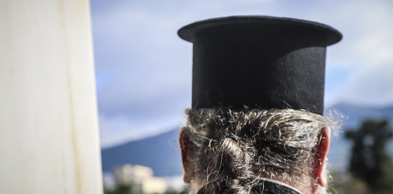 Κάτω Πατήσια: «Δεν βίασε το σώμα αλλά και την ψυχή μου», λέει η ανήλικη στην κατάθεσή της για τον ιερέα
