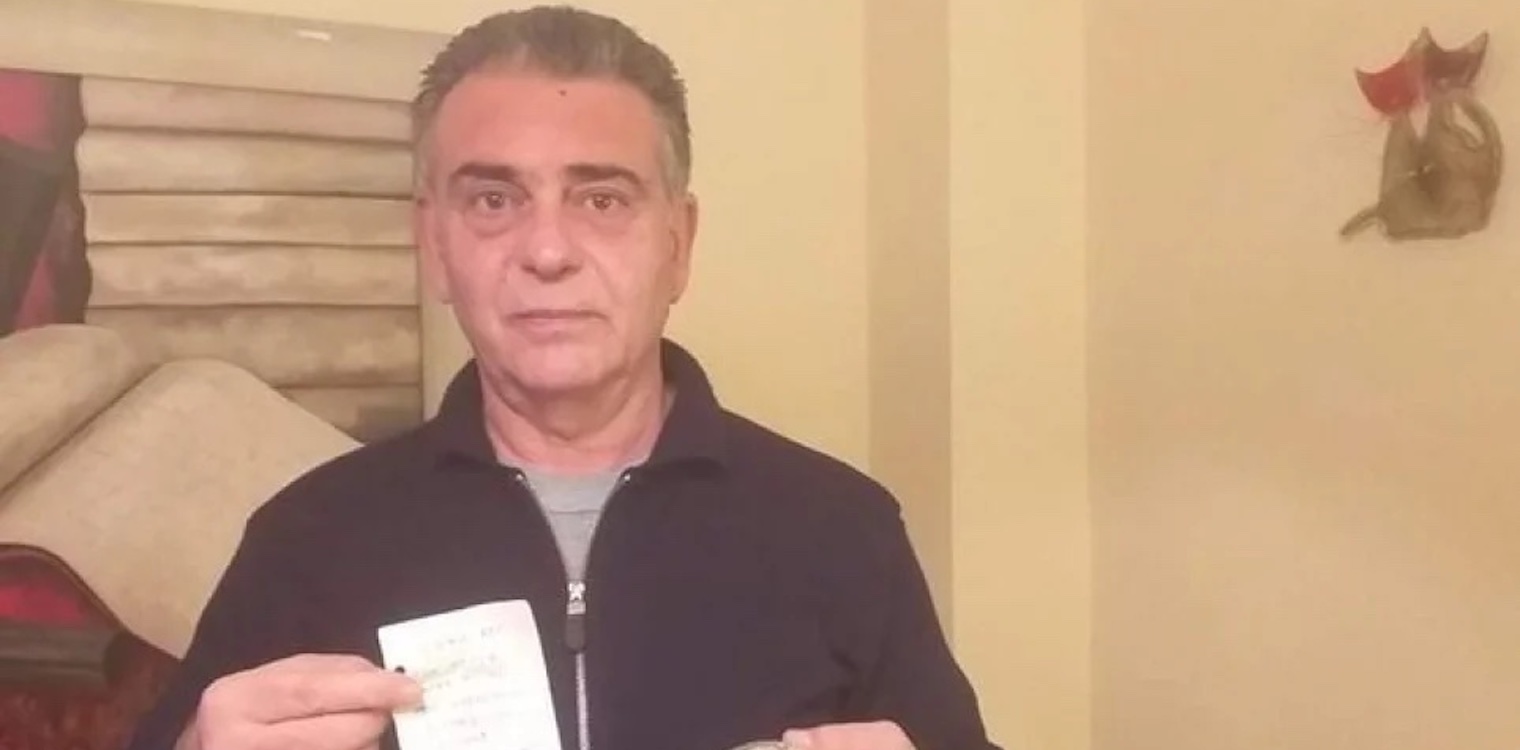 Βρήκε μέσα στο εικονοστάσι της μητέρας του κρυμμένα κειμήλια 100 ετών από τη Μικρά Ασία