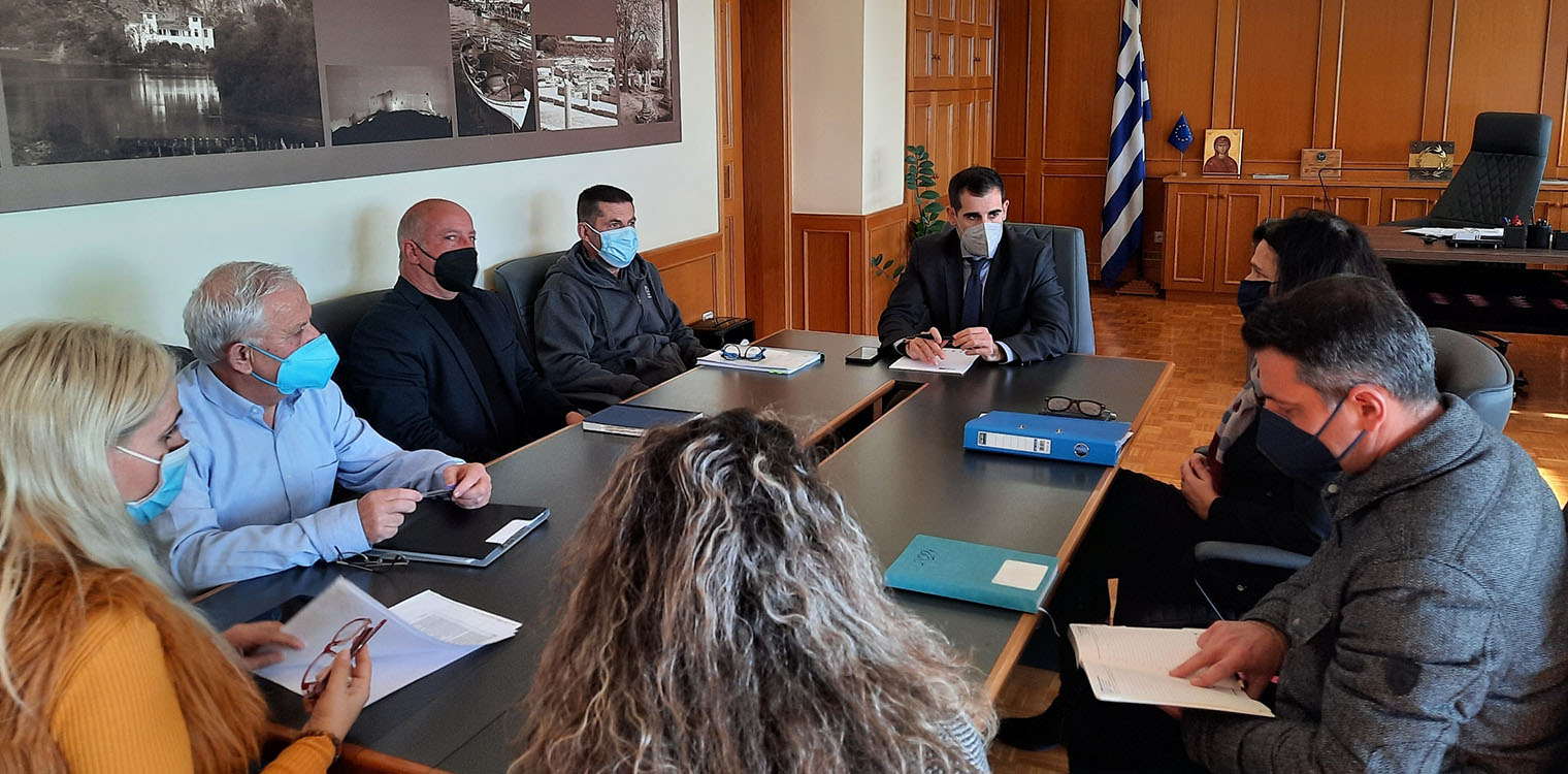 Σύσκεψη υπό τον Αντιπεριφερειάρχη Ηλείας Γιαννόπουλο, για τους ελέγχους σε πληγείσες περιοχές από την πυρκαγιά και τις πλημμύρες