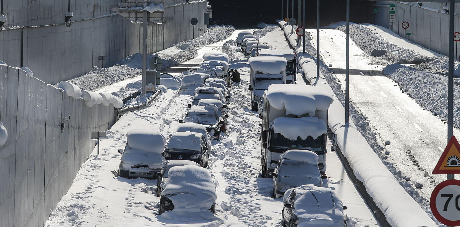 Ποιες αποζημιώσεις μπορούν να διεκδικήσουν οι επιβάτες που εγκλωβίστηκαν λόγω του χιονιά
