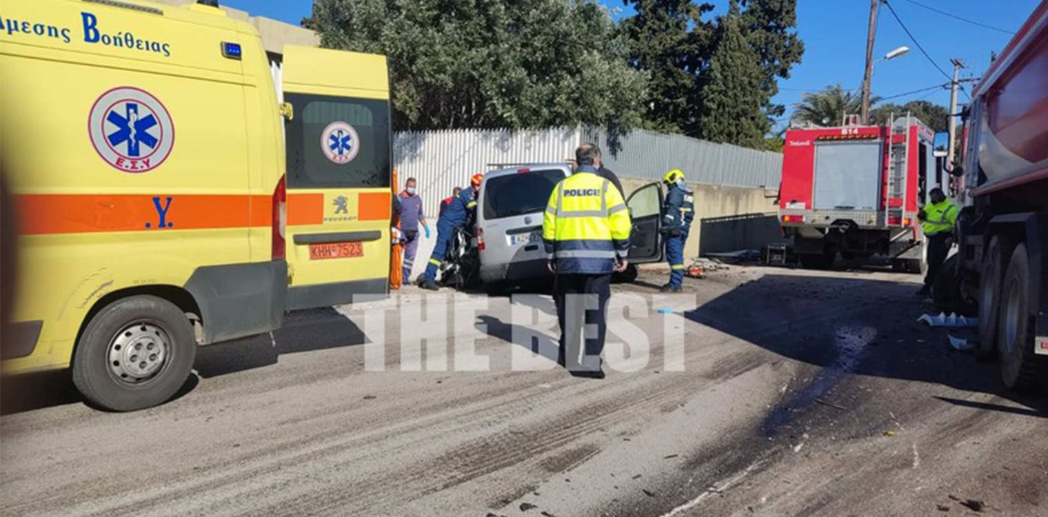 Πάτρα: Τροχαίο στα Αραχωβίτικα -΄Εγκλωβισμένο ένα άτομο - Έκλεισε ο δρόμος
