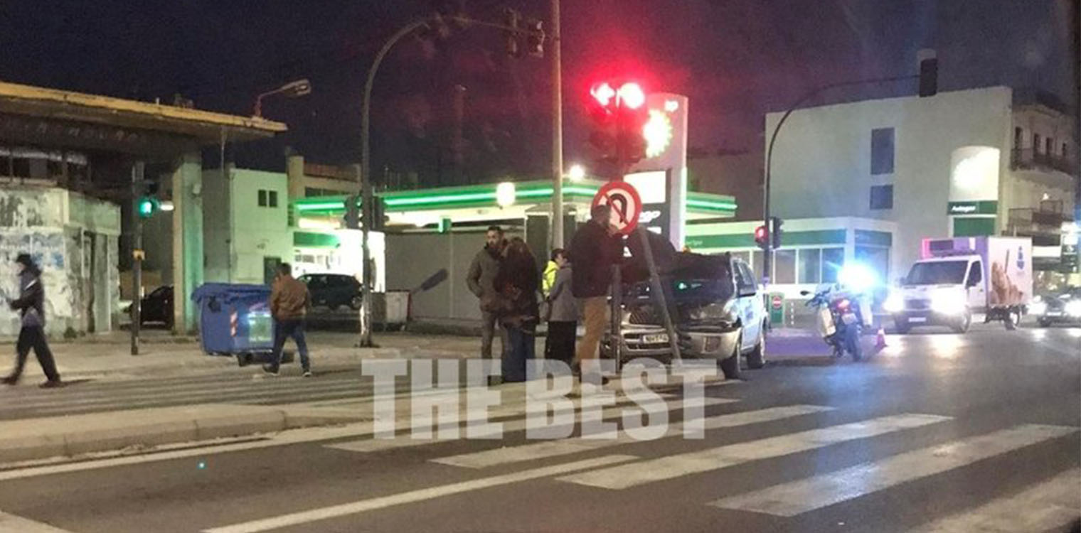 Πάτρα: Τροχαίο στην Πατρών-Αθηνών - Κατέληξε πάνω στις πινακίδες (photos)