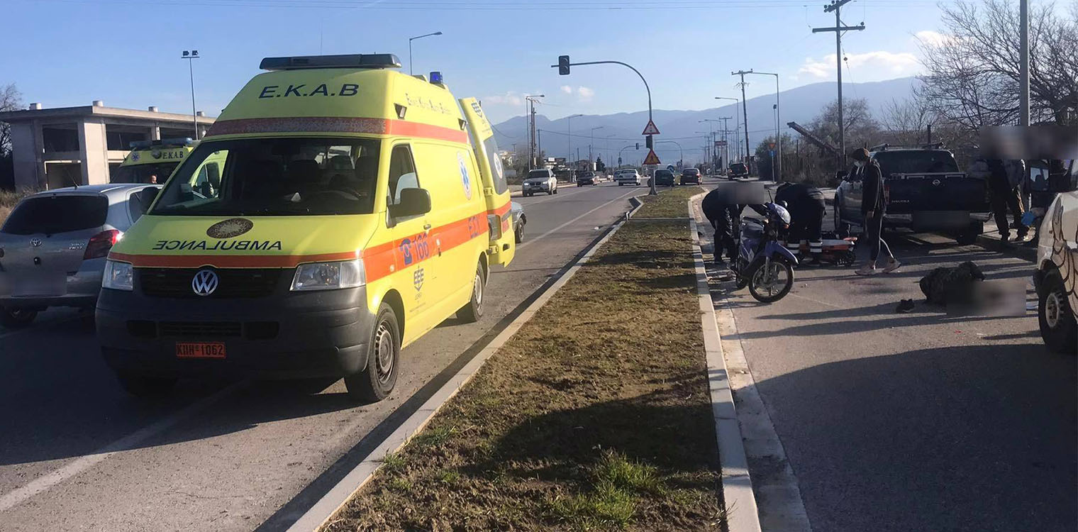 Αγρίνιο: Τροχαίο σε παράδρομο της εθνικής οδού, δύο άτομα στο νοσοκομείο