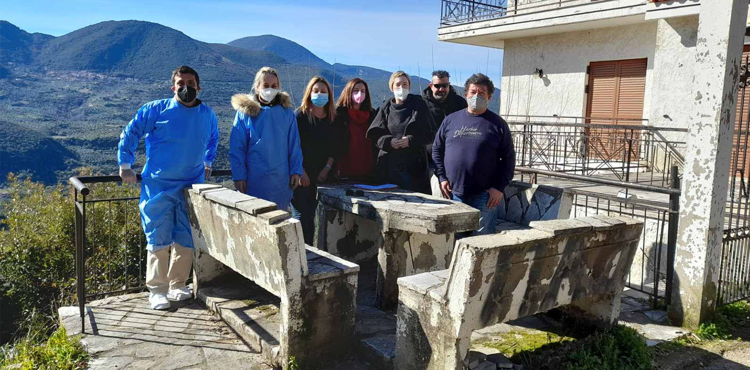 Κατ’ οίκον εμβολιασμοί σε όλα τα χωριά του Δήμου Ανδρίτσαινας-Κρεστένων, με πρωτοβουλία του Δημάρχου