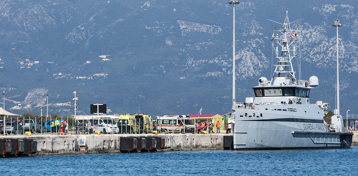 Φωτιά στο Euroferry Olympia: Αγωνία για δύο εγκλωβισμένους στο γκαράζ του πλοίου (upd)
