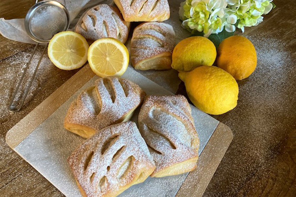 Λεμονοπιτάκια αφράτα (lemon brioche buns)