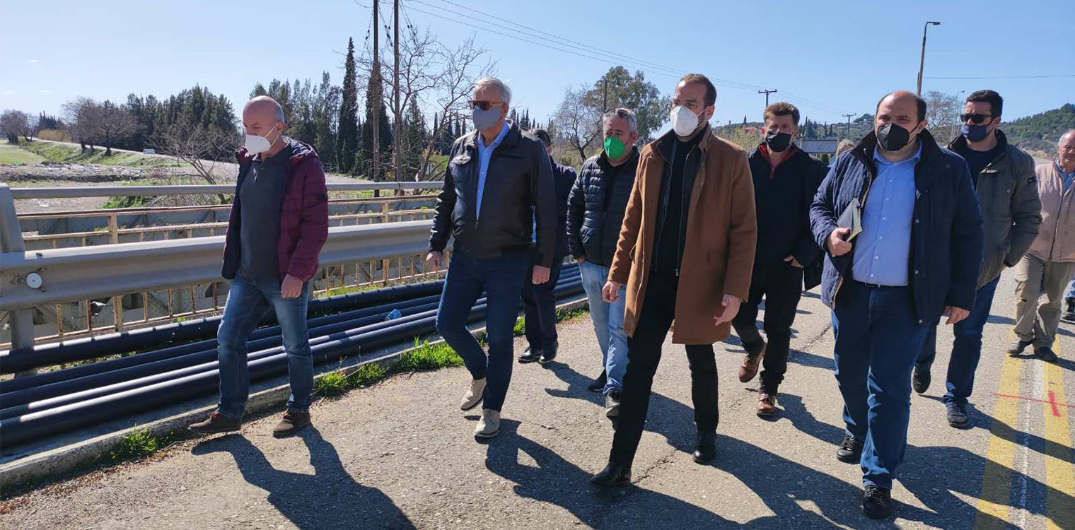Σύσκεψη για την πορεία αποκατάστασης των ζημιών από τις κακοκαιρίες στην ΠΔΕ, παρουσία Τριαντόπουλου και κυβερνητικού κλιμακίου