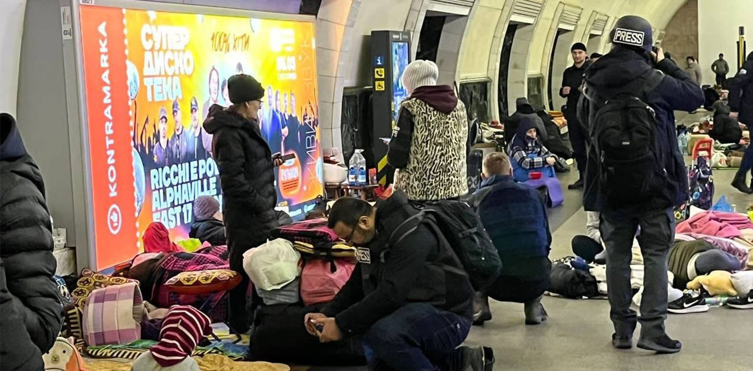Πόλεμος στην Ουκρανία - Δραματικές ώρες στο Κίεβο: Πάνω από 15.000 άμαχοι βρήκαν καταφύγιο στα υπόγεια του μετρό (photos - video)