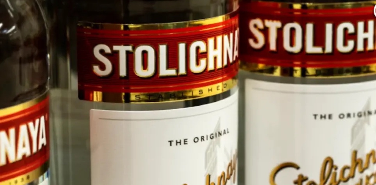 «Τέλος» η ρωσική βότκα Stolichnaya: Πώς θα ονομάζεται πλέον