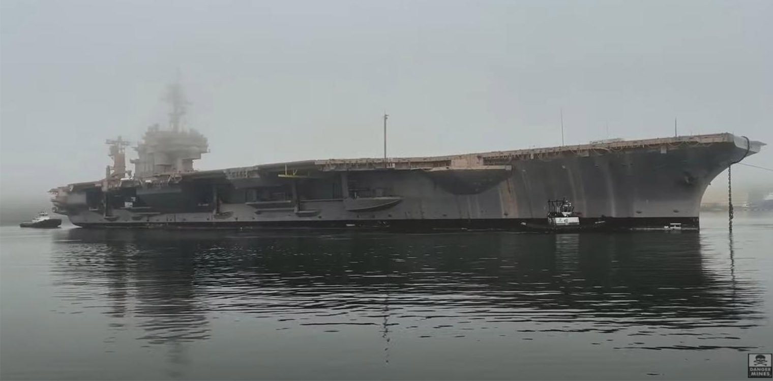 USS Kitty Hawk: Το γιγαντιαίο αεροπλανοφόρο που κάποτε συγκρούστηκε με σοβιετικό υποβρύχιο, πωλήθηκε για λιγότερο από ένα δολάριο