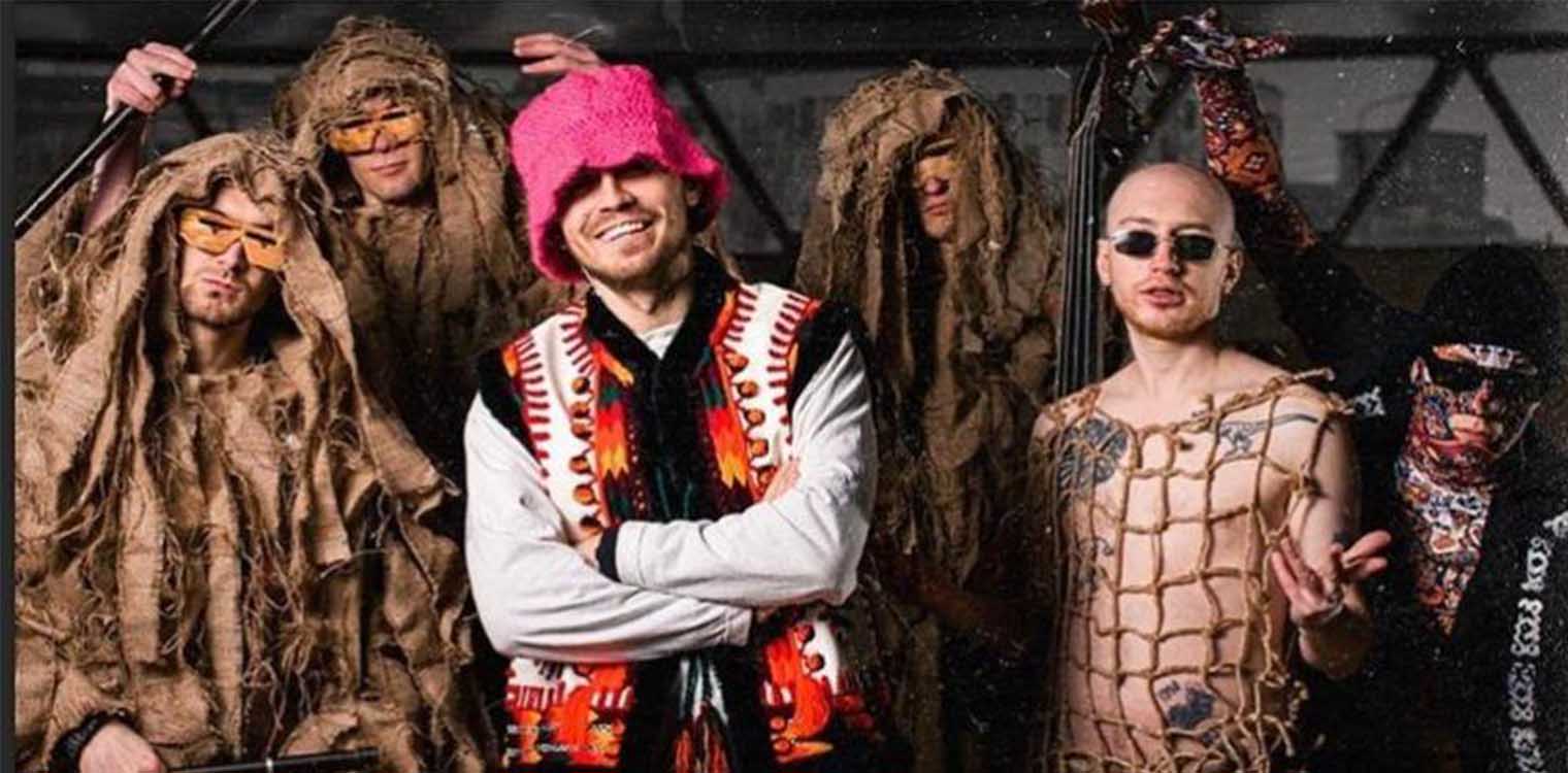 Eurovision 2022: H Ουκρανία κανονικά στον διαγωνισμό - Συγκινεί ο τραγουδιστής των Kalush Orchestra μέσα από τον πόλεμο