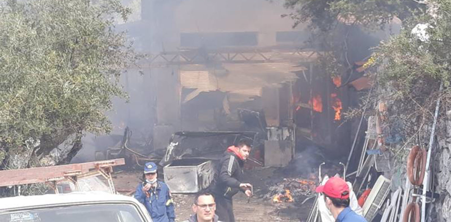 Καλαμάτα: Καταστράφηκε σπίτι από πυρκαγιά στα Γιαννιτσάνικα (video)