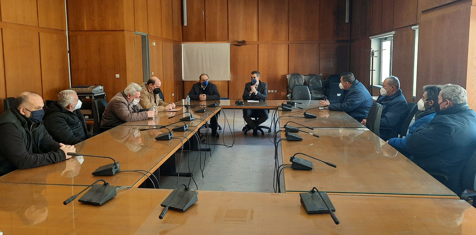 Σύσκεψη υπό τον Αντιπεριφερειάρχη Π.Ε Ηλείας, με μεταφορείς μαθητών, για την αύξηση της τιμής των υγρών καυσίμων