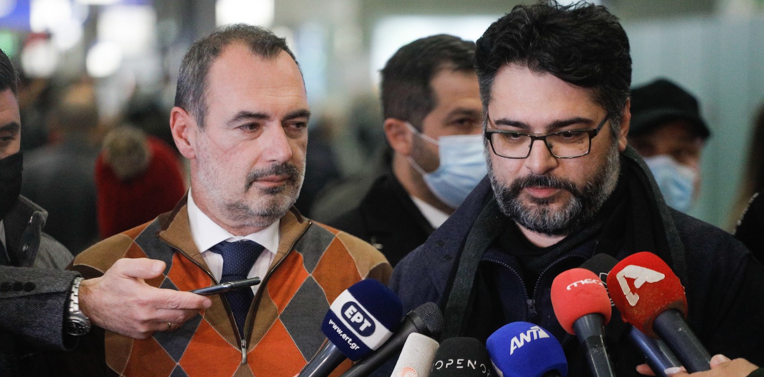 Μανώλης Ανδρουλάκης: Έφτασε στην Αθήνα ο πρόξενος της Μαριούπολης