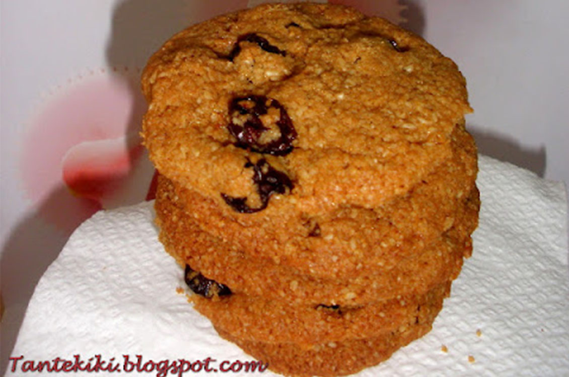 Cookies με βρώμη και αποξηραμένα βύσσινα...