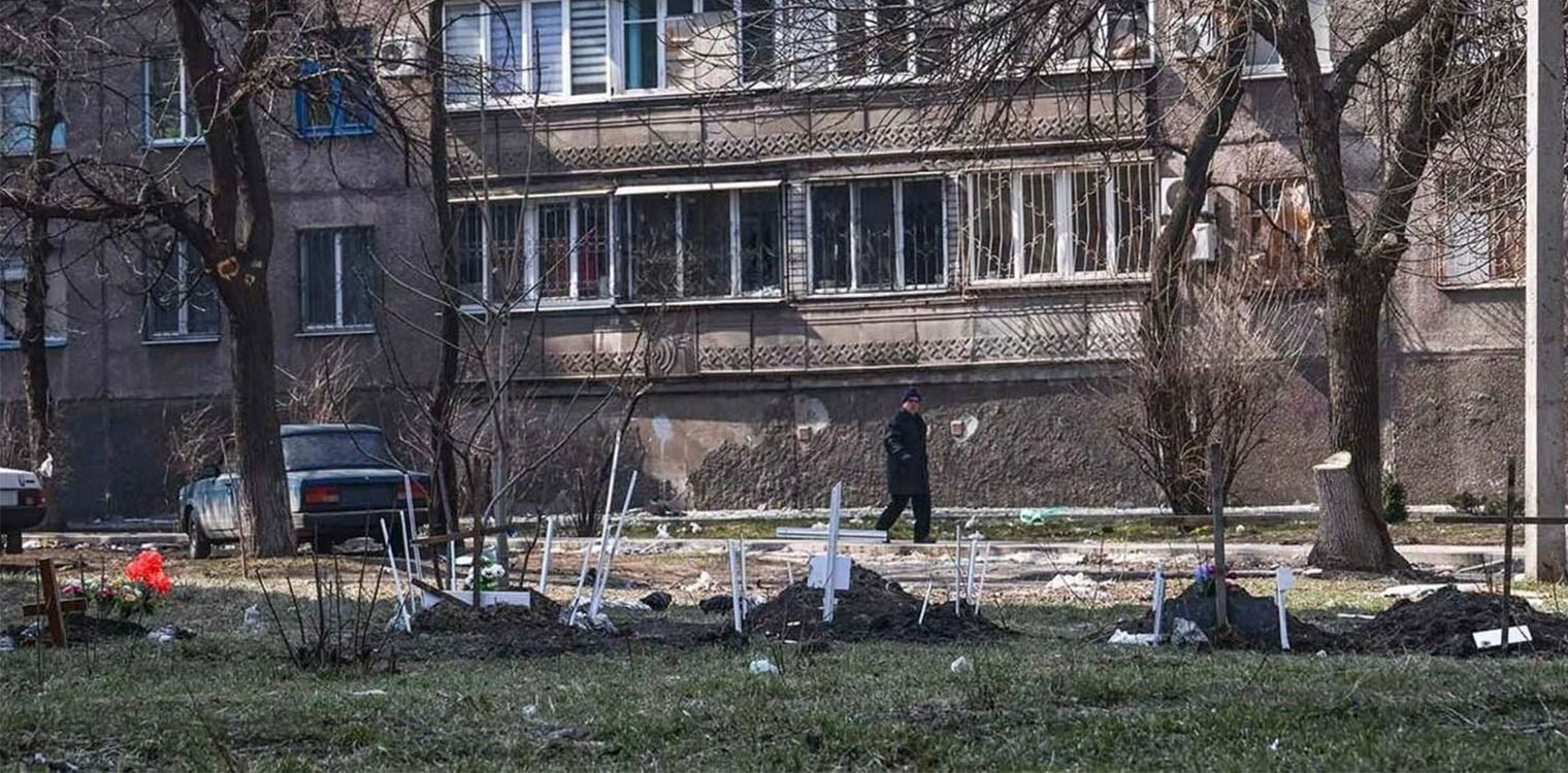 Ουκρανία: Οχηματοπομπή από 45 ουκρανικά λεωφορεία κατευθύνεται προς την πολιορκημένη Μαριούπολη