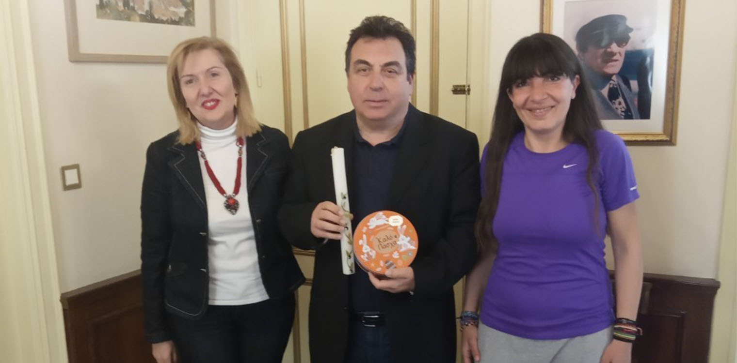 EEEEK Πύργου: Επίσκεψη με πασχαλινά δώρα στο Δήμαρχο Πύργου