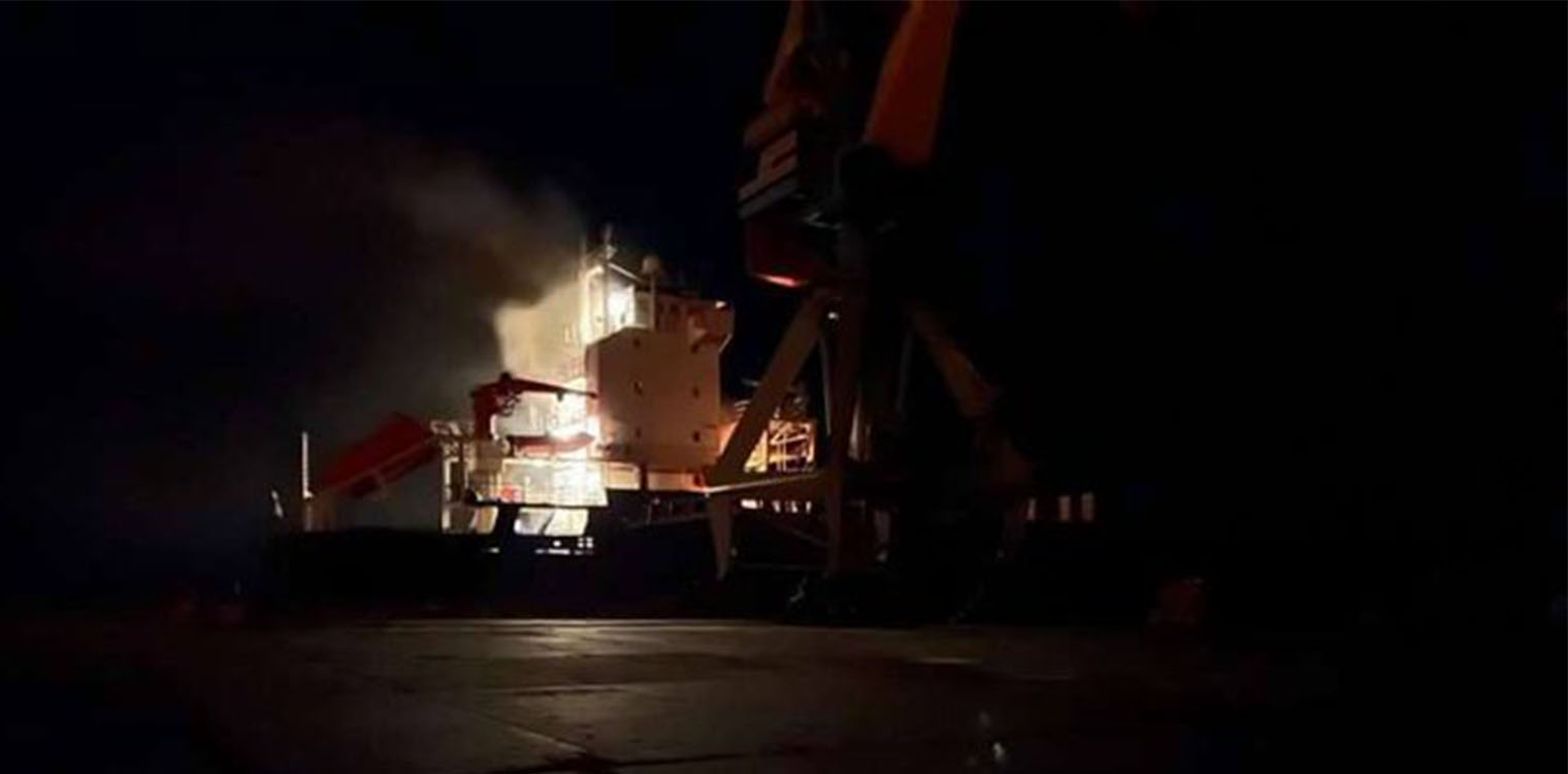 Ουκρανία: Ένα εμπορικό πλοίο χτυπήθηκε από πύραυλο στη Μαριούπολη