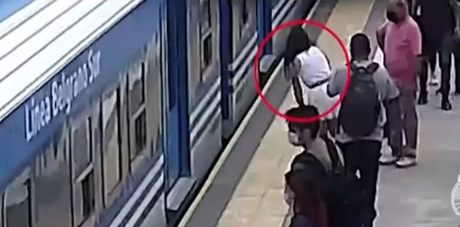 Αργεντινή: Καρέ - καρέ η στιγμή που γυναίκα λιποθυμά, πέφτει στις γραμμές του τρένου και... βγαίνει ζωντανή