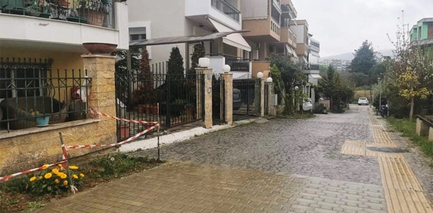 Θεσσαλονίκη: «Είδε τη μητέρα του χτυπημένη κι έγινε το έλα να δεις» λέει ο παππούς του 17χρονου που μαχαίρωσε τον πατριό του