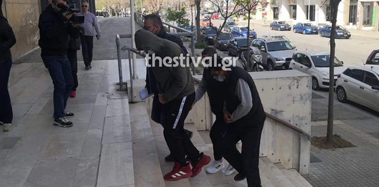Εύοσμος: Στον Εισαγγελέα ο 15χρονος που σκότωσε τον φίλο του και ο πατέρας του (video)